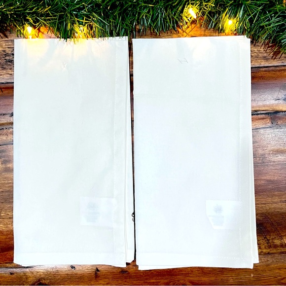 🍒3/$30 NWT Set of 2 Grinch Kitchen Towels - Picture 2 of 3